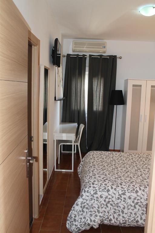 Hostal Montilla Sotogrande Torreguadiaro Eksteriør billede