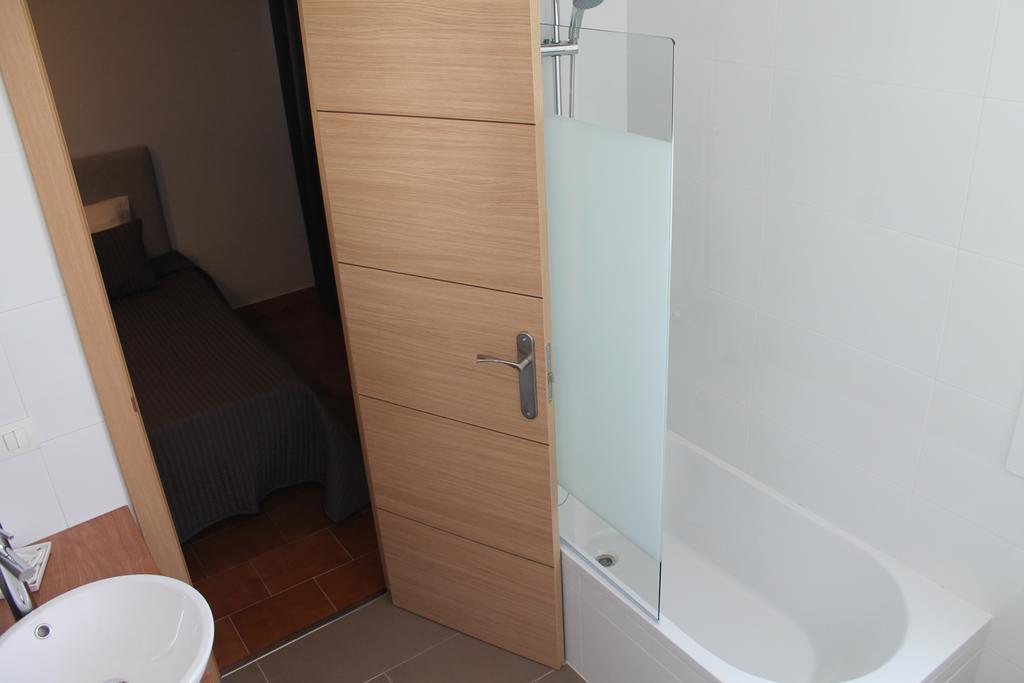 Hostal Montilla Sotogrande Torreguadiaro Eksteriør billede